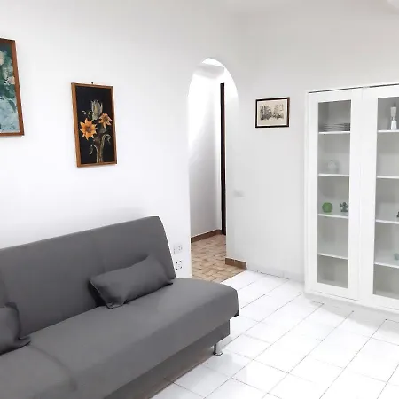 Les Fleurs Apartment Quartu SantʼElena